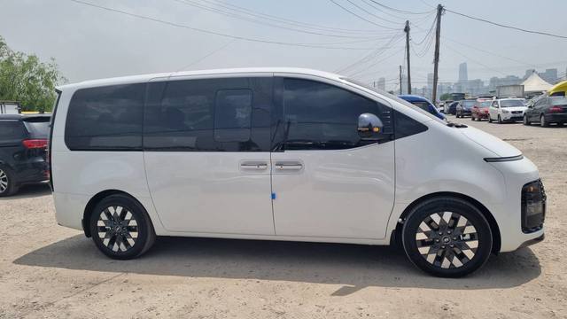 Купить ⁠⁠⁠⁠Hyundai Staria ⁠⁠Lounge INSPIRATION 2021 полный привод в Москве