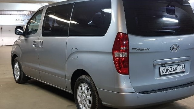 Купить микроавтобус Старекс задний привод 2013 г. в Москве