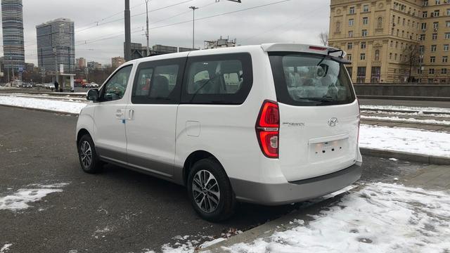 Купить микроавтобус Хюндай Старекс 4wd в Москве