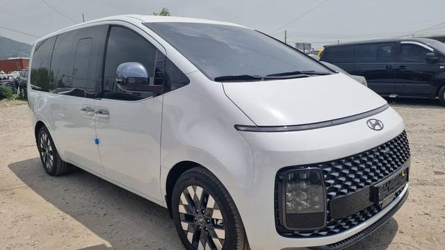 Купить ⁠⁠⁠⁠Hyundai Staria ⁠⁠Lounge INSPIRATION 2021 полный привод в Москве